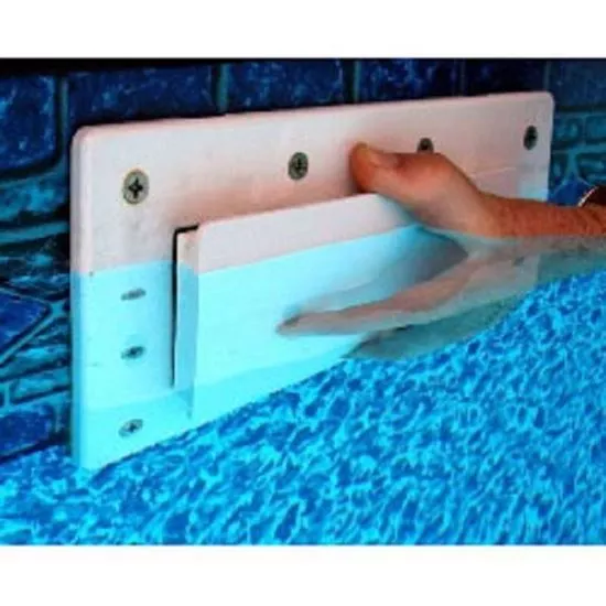 Skimmer plug winter closure for agwmh2